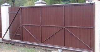 Купить откатные ворота из профнастила Белогорск, цена от 1766 руб.