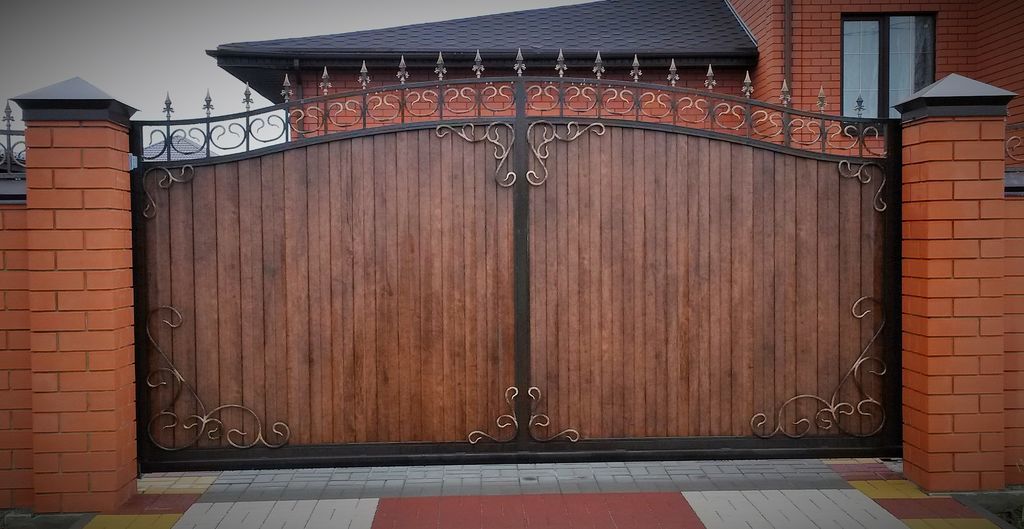 Купить простые ворота для дома: советы по выбору, установке и уходу в Белогорске от 33226 руб | ВоротМастер-Бгк